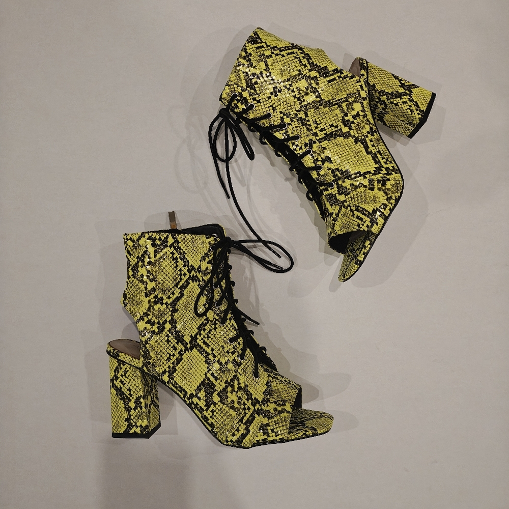 LIME GREEN SNAKESKIN LACE UPS WITH OPEN BACK * SIZE 10